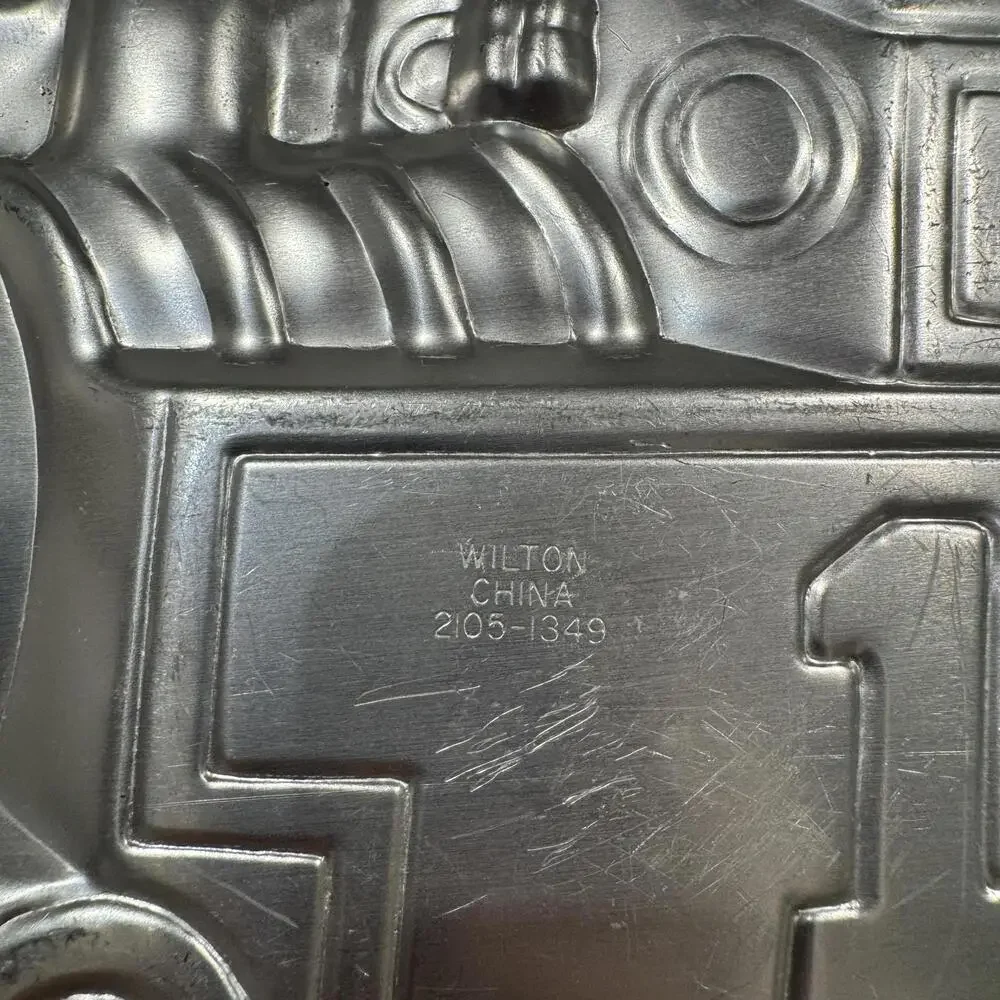 Wilton Cake Pan 2105-1349 Thomas Train‎ 1 Cake Silver Aluminum